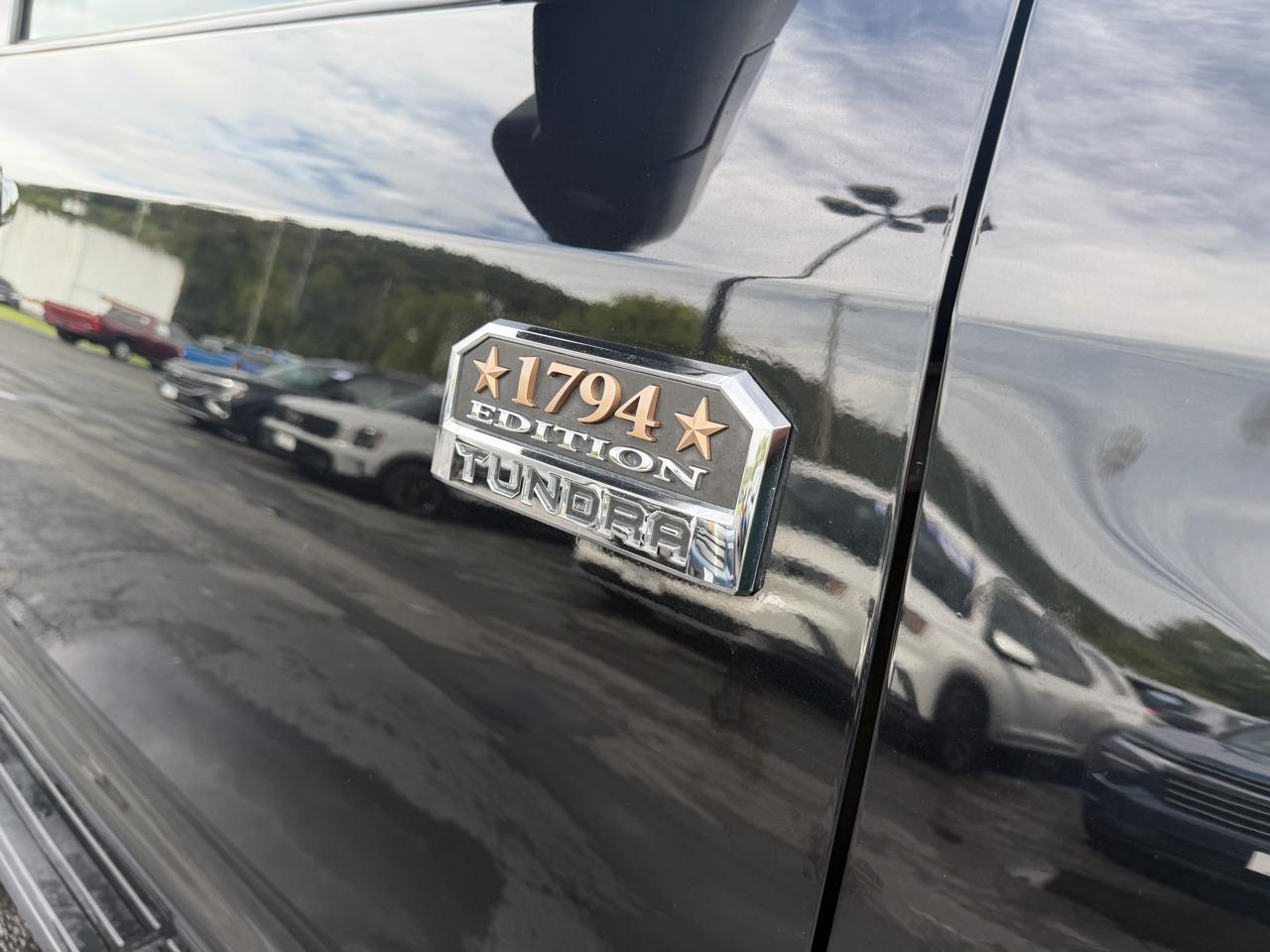 Toyota Tundra Platinum CrewMax 5.7L FFV 4WD 2014