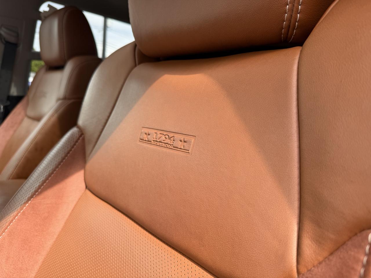 Toyota Tundra Platinum CrewMax 5.7L FFV 4WD 2014