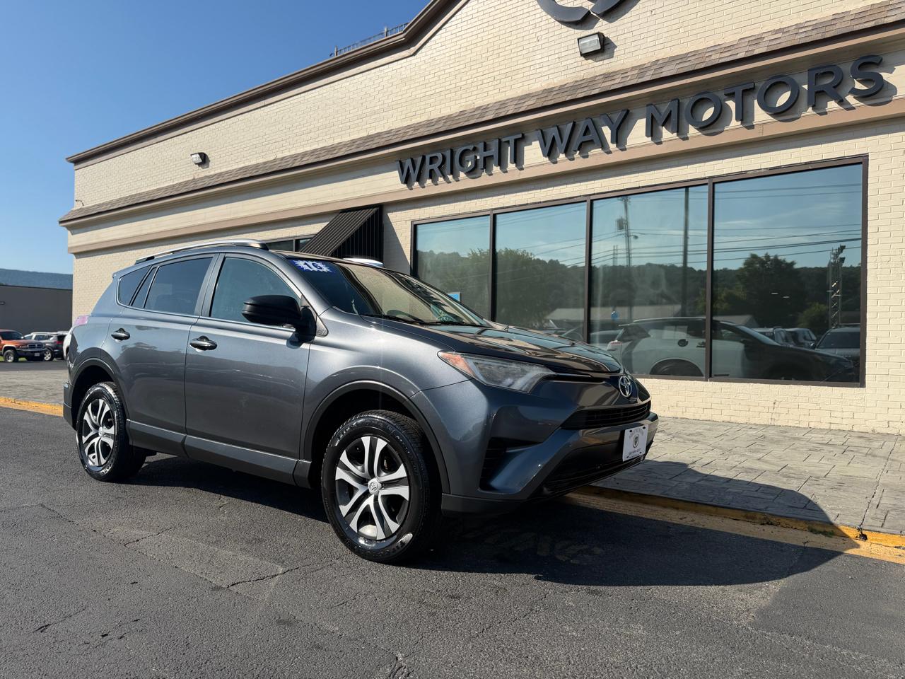 Toyota RAV4 LE AWD 2016
