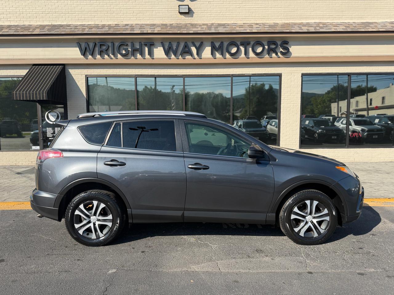 Toyota RAV4 LE AWD 2016