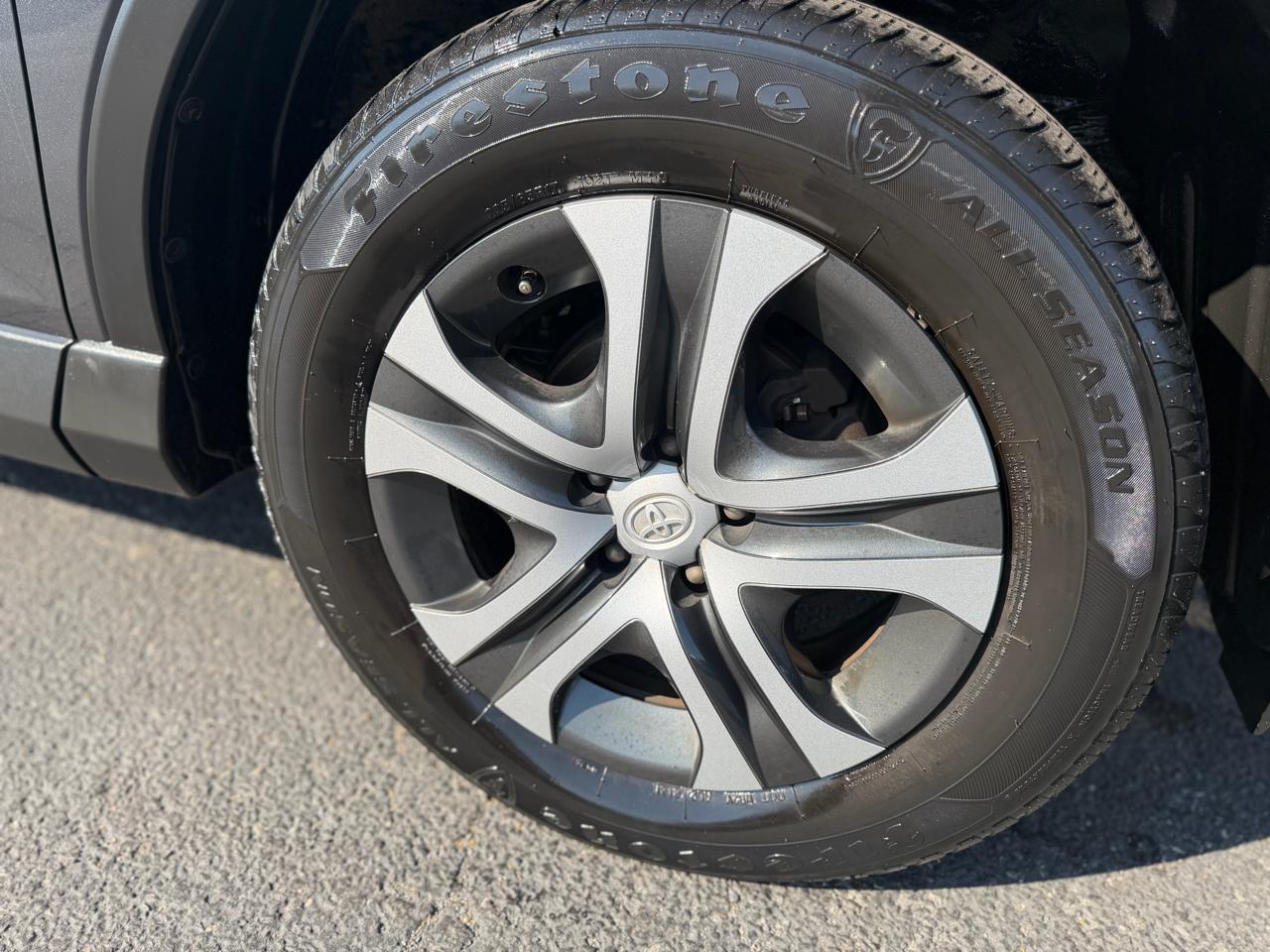 Toyota RAV4 LE AWD 2016