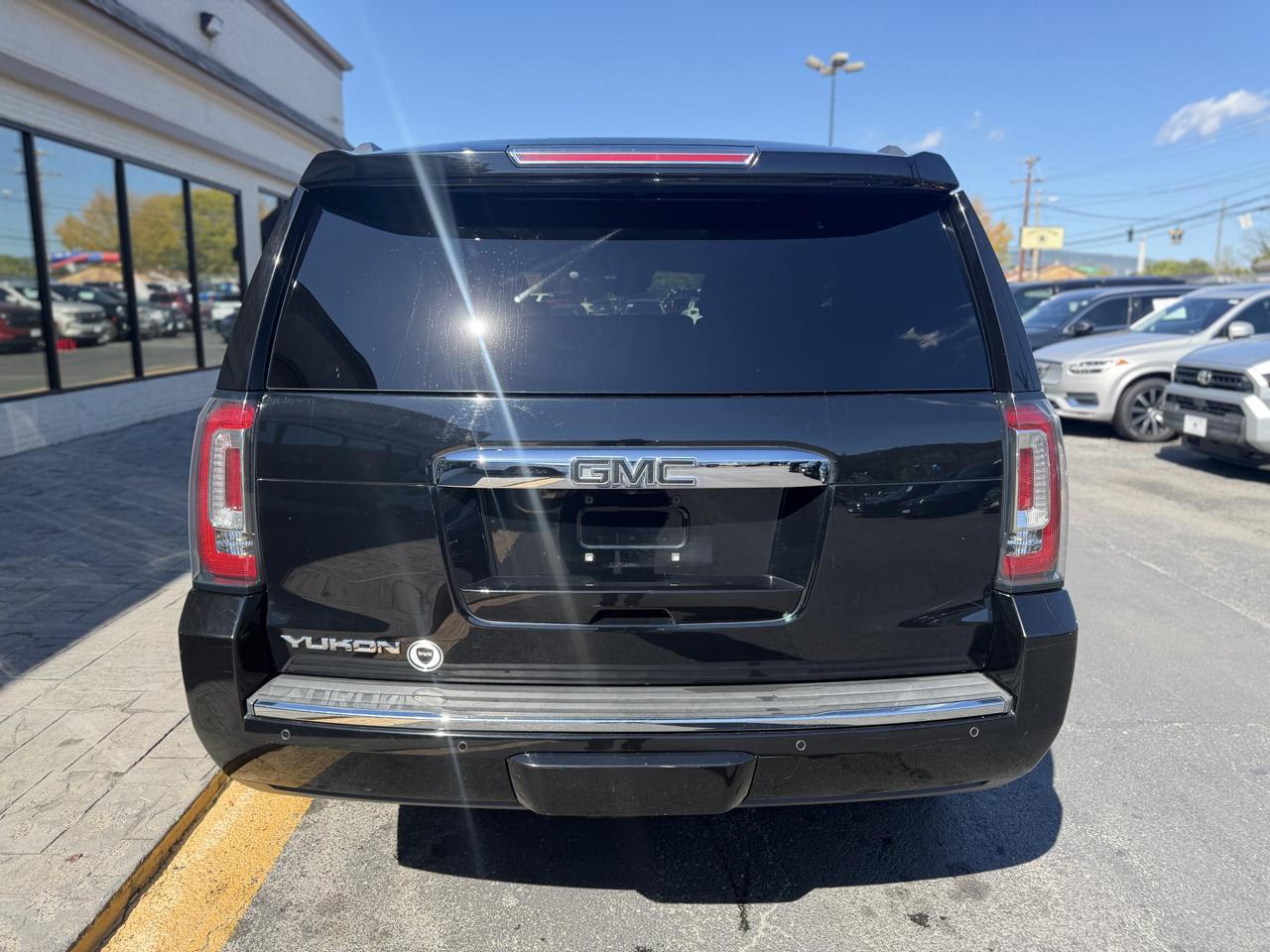 GMC Yukon Denali 4WD 2016