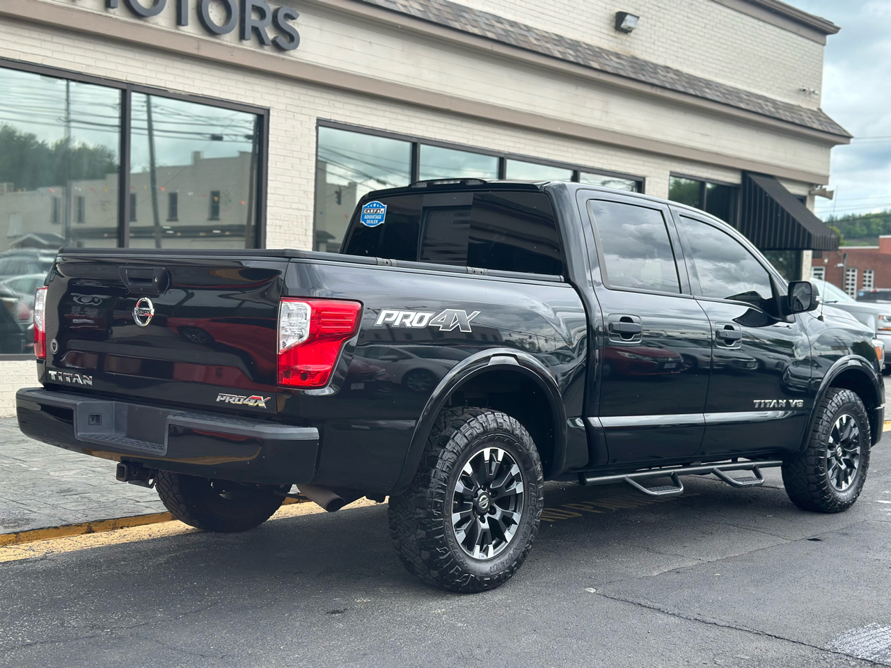 2019 Nissan Titan PRO-4X Crew Cab photo 3