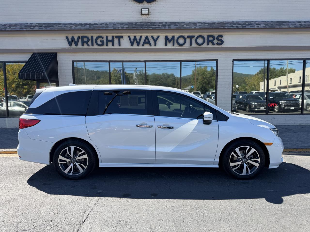 Honda Odyssey Touring Auto 2023