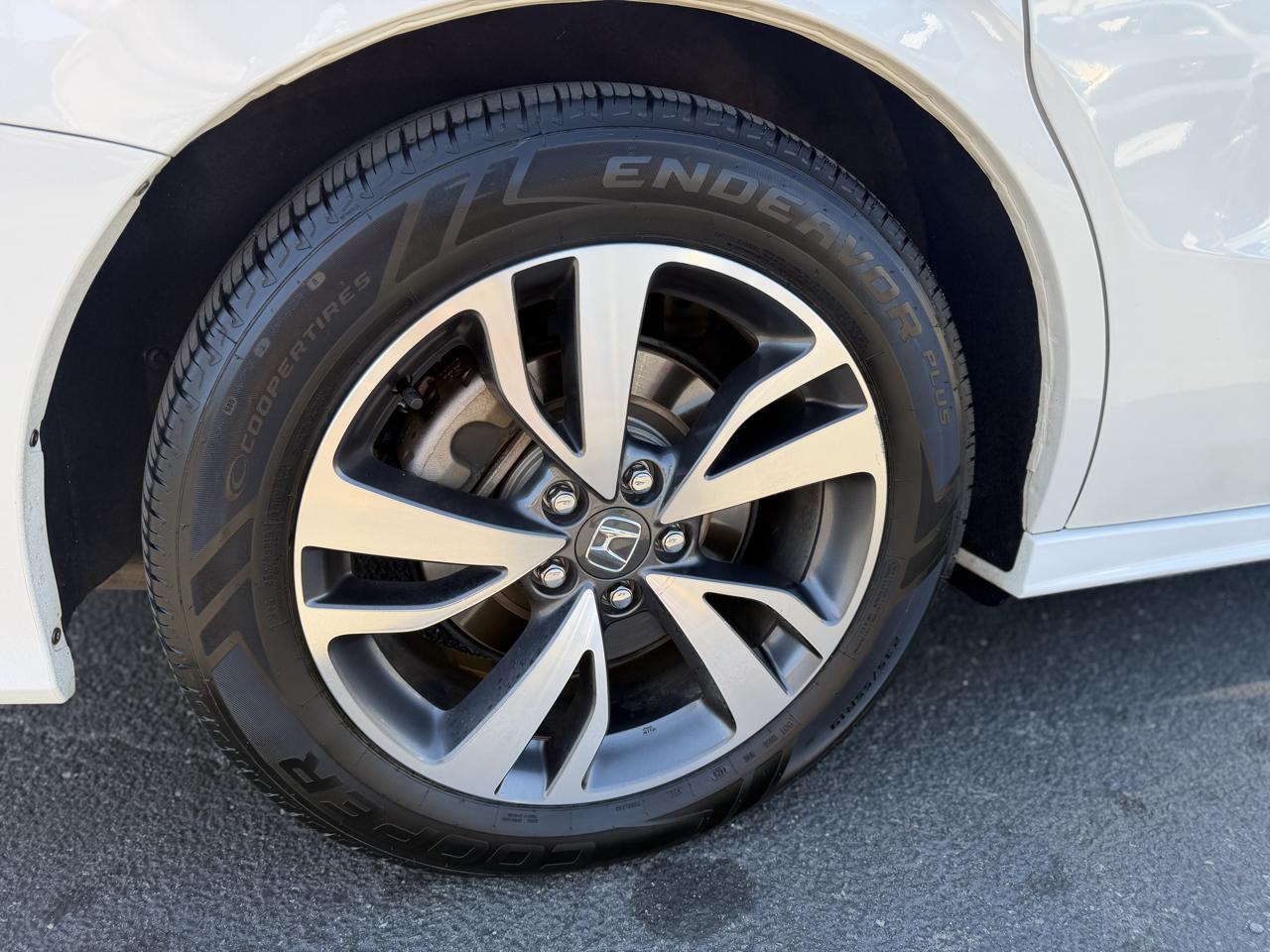 Honda Odyssey Touring Auto 2023