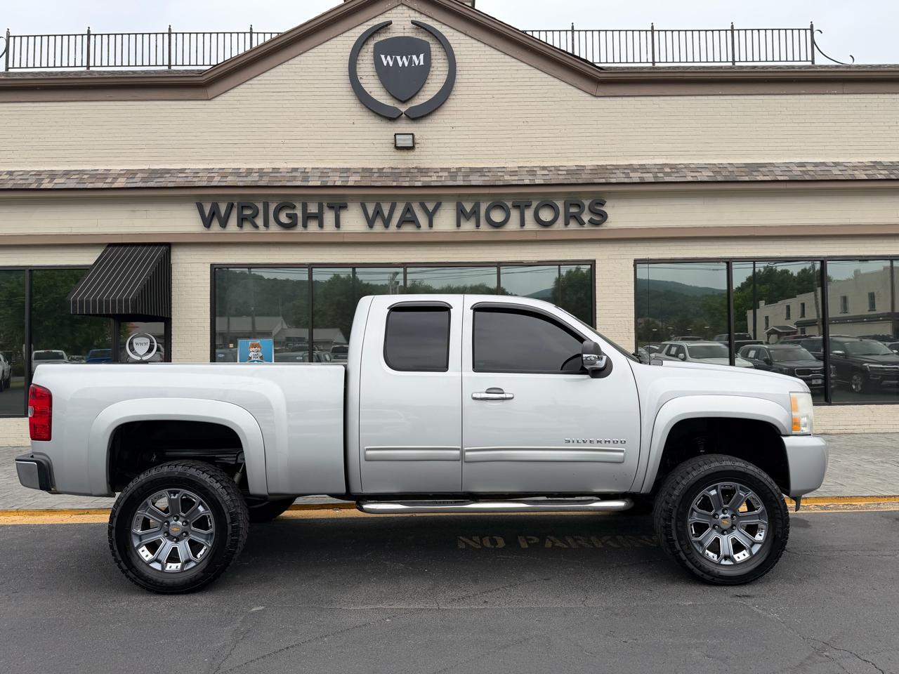 Chevrolet Silverado 1500 4WD Ext Cab 143.5" LT 2010