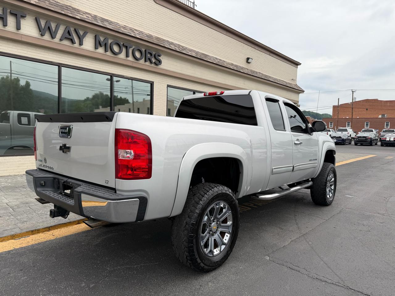 Chevrolet Silverado 1500 4WD Ext Cab 143.5" LT 2010