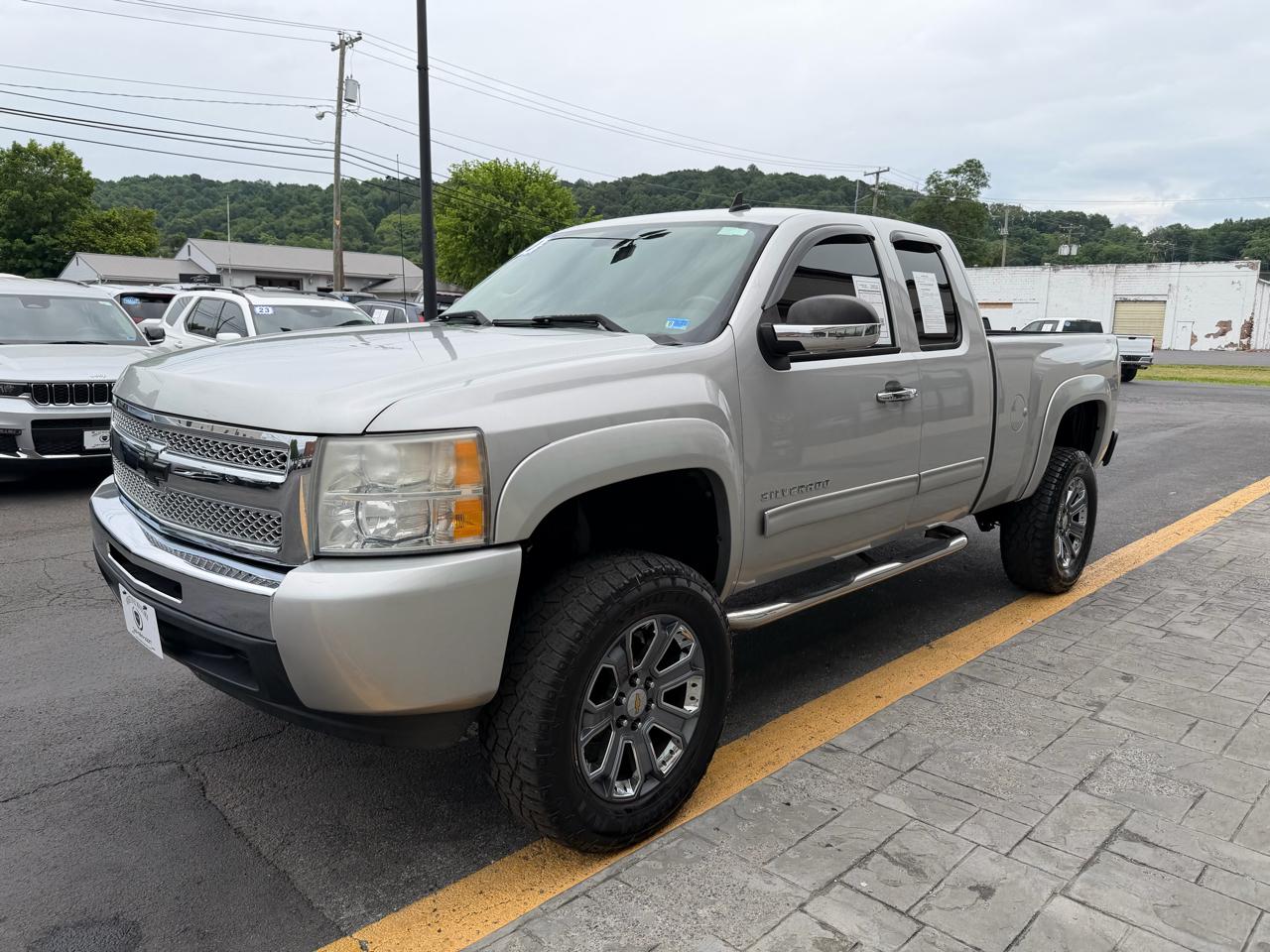 Chevrolet Silverado 1500 4WD Ext Cab 143.5" LT 2010