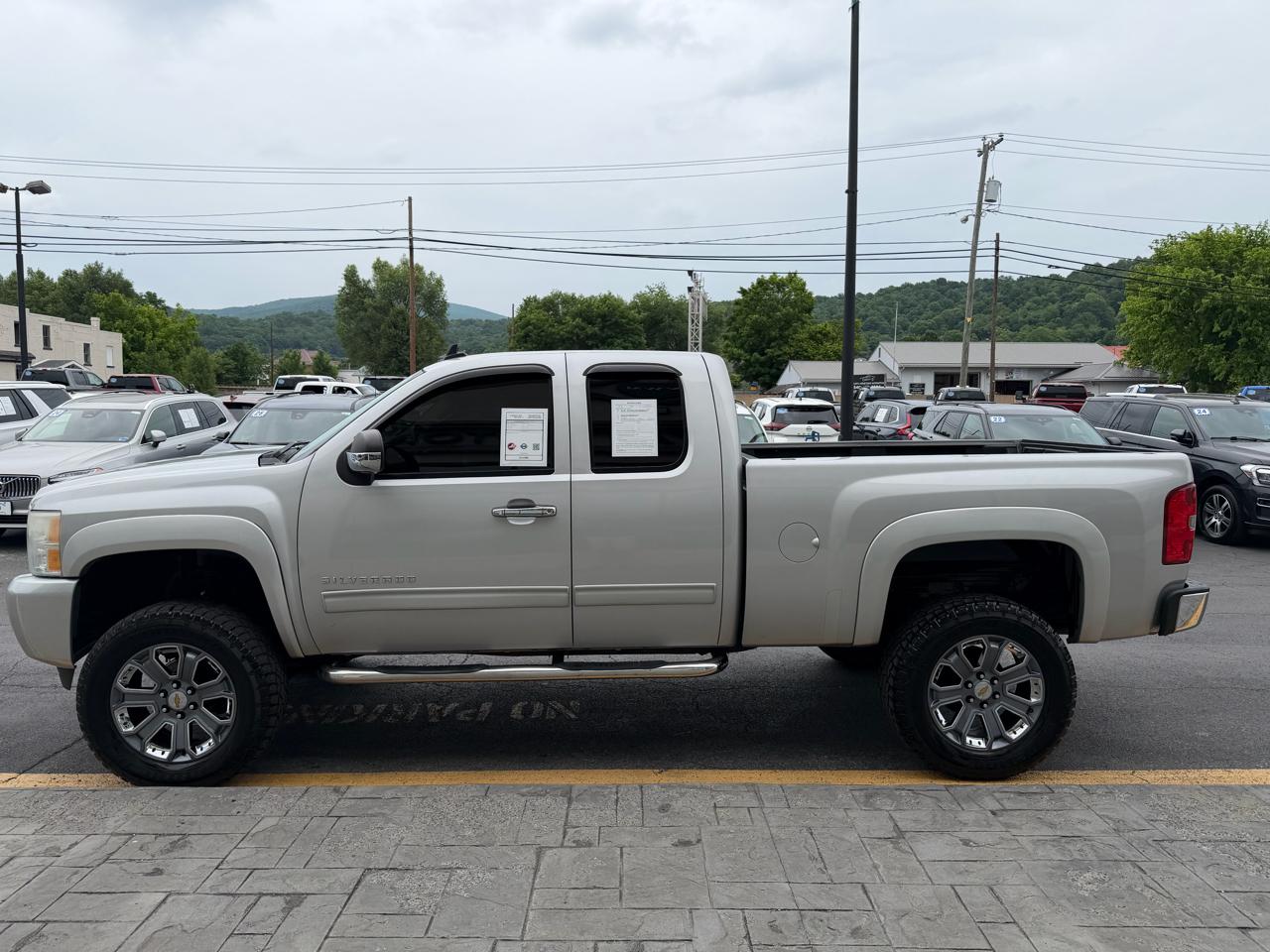Chevrolet Silverado 1500 4WD Ext Cab 143.5" LT 2010