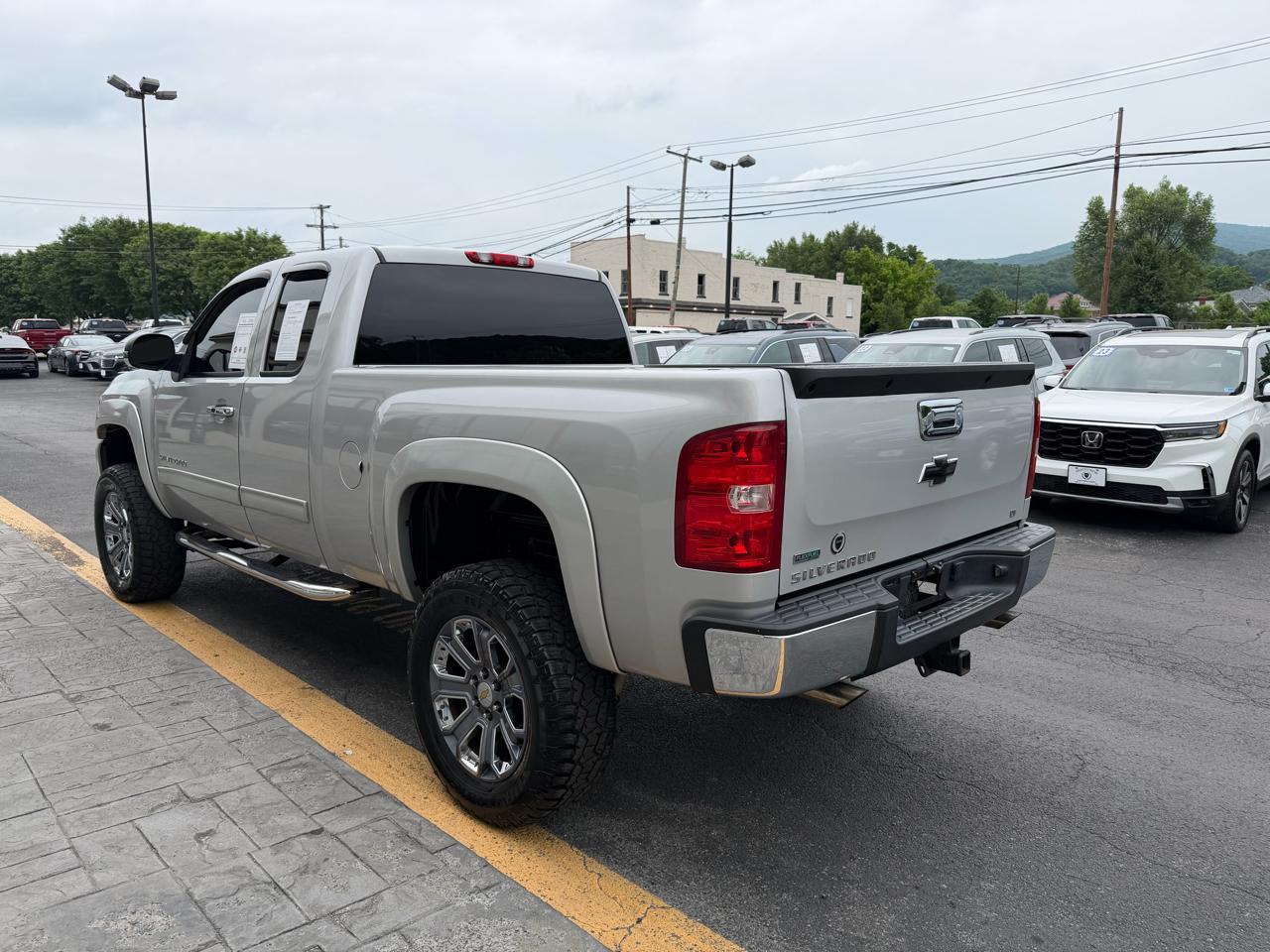 Chevrolet Silverado 1500 4WD Ext Cab 143.5" LT 2010