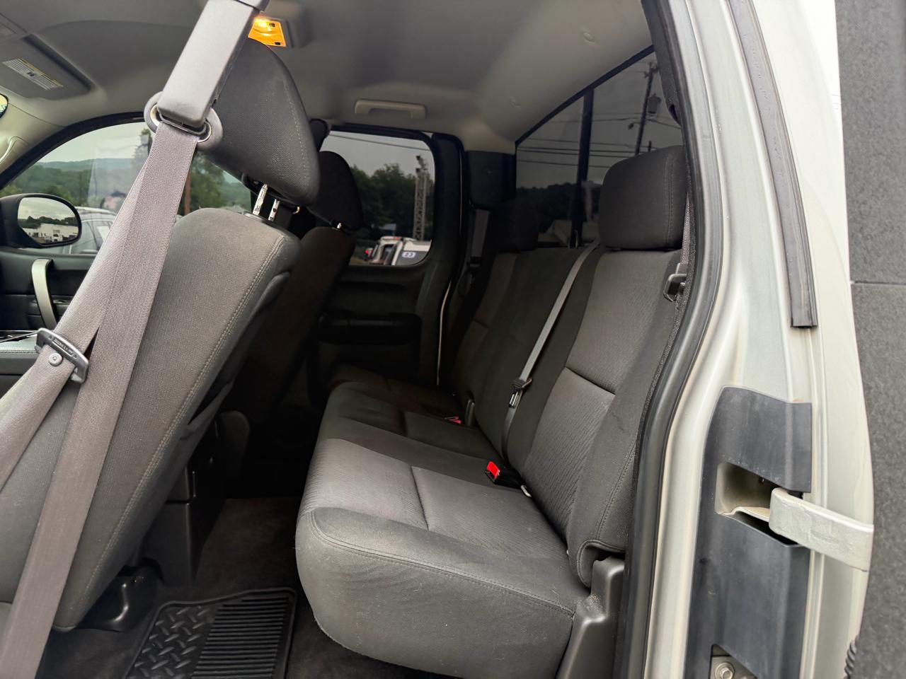 Chevrolet Silverado 1500 4WD Ext Cab 143.5" LT 2010