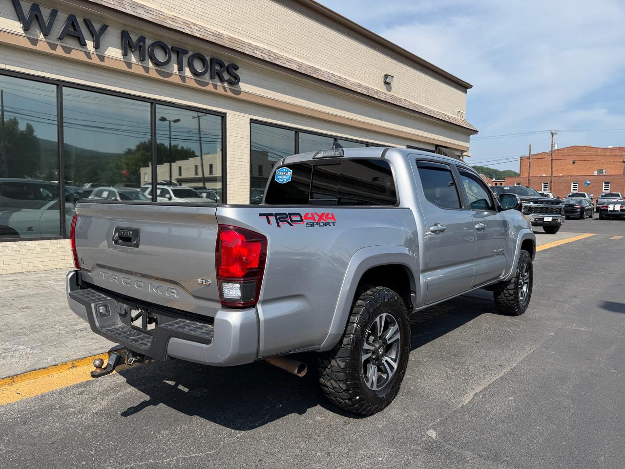 Toyota Tacoma  2018