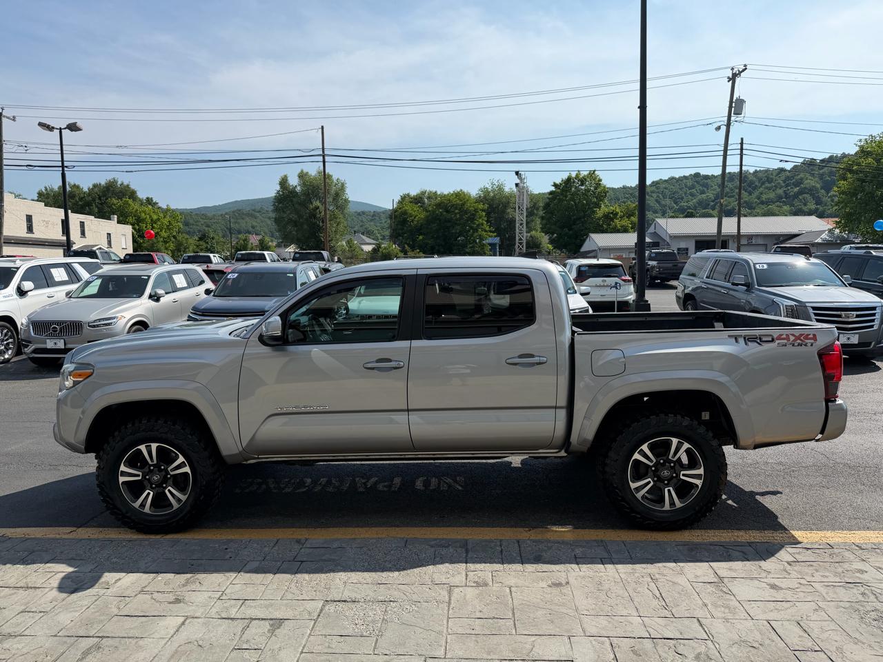 Toyota Tacoma  2018
