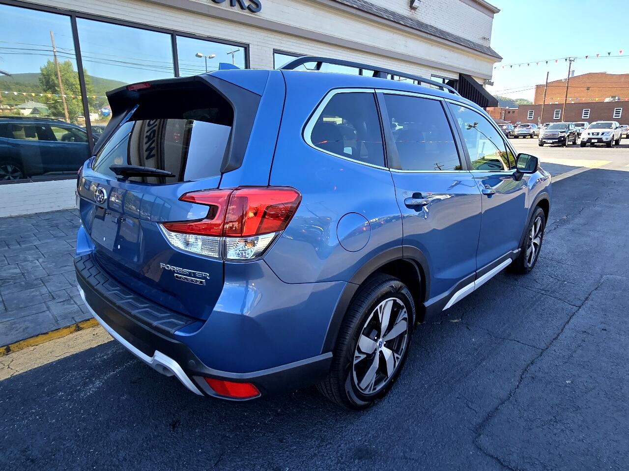 2020 Subaru Forester Touring photo 4