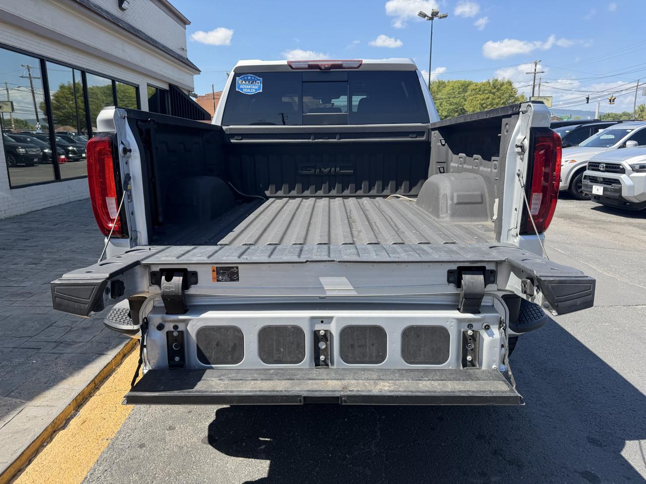 GMC Sierra 1500 4WD Crew Cab 147" SLT 2021