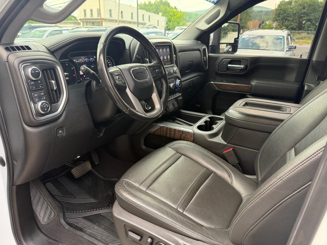 GMC Sierra 2500HD 4WD Crew Cab 159" Denali 2022