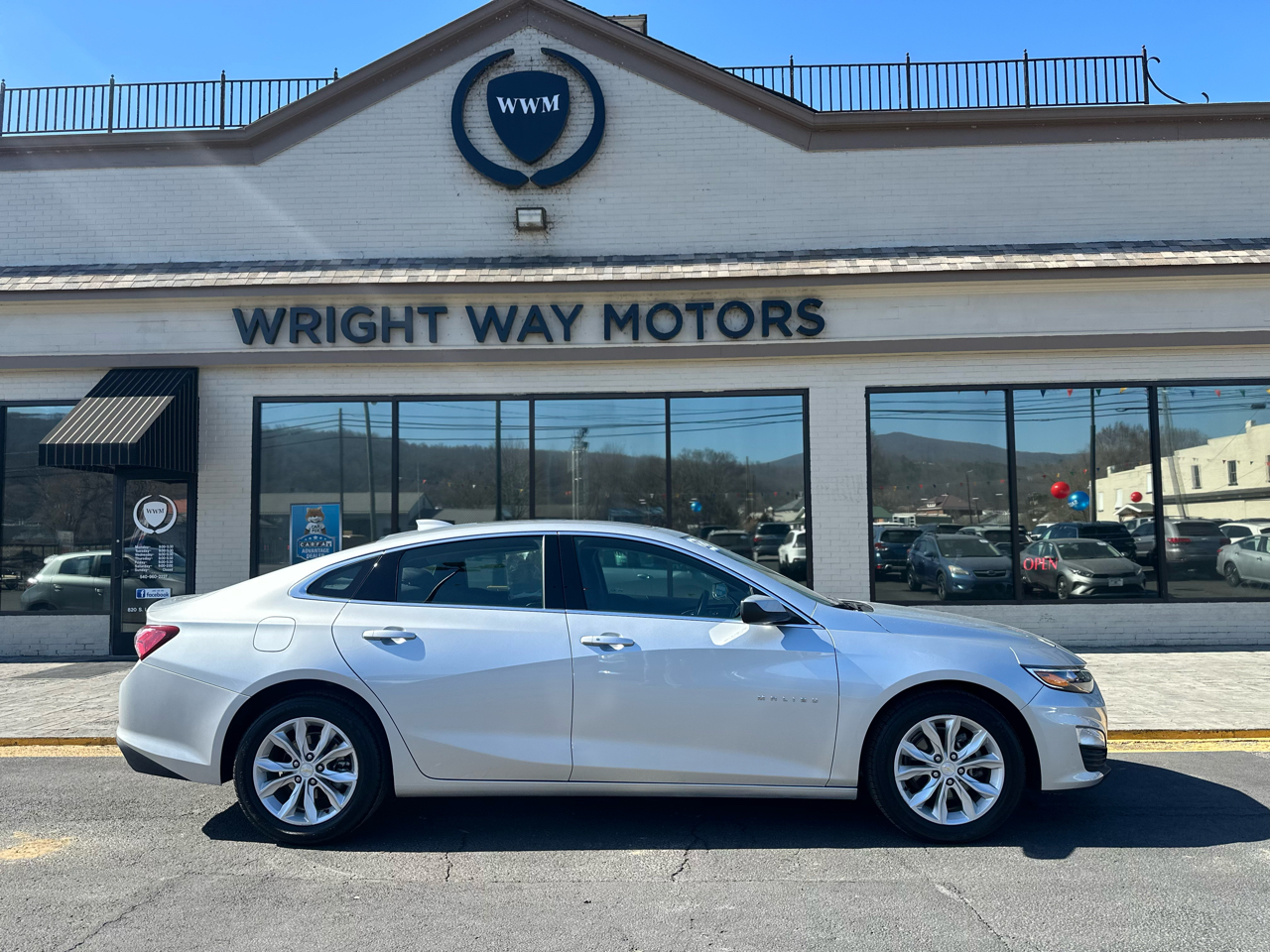 2022 Chevrolet Malibu 1LT photo 2