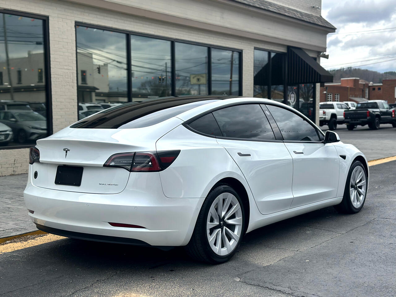 2022 Tesla Model 3 Long Range photo 3