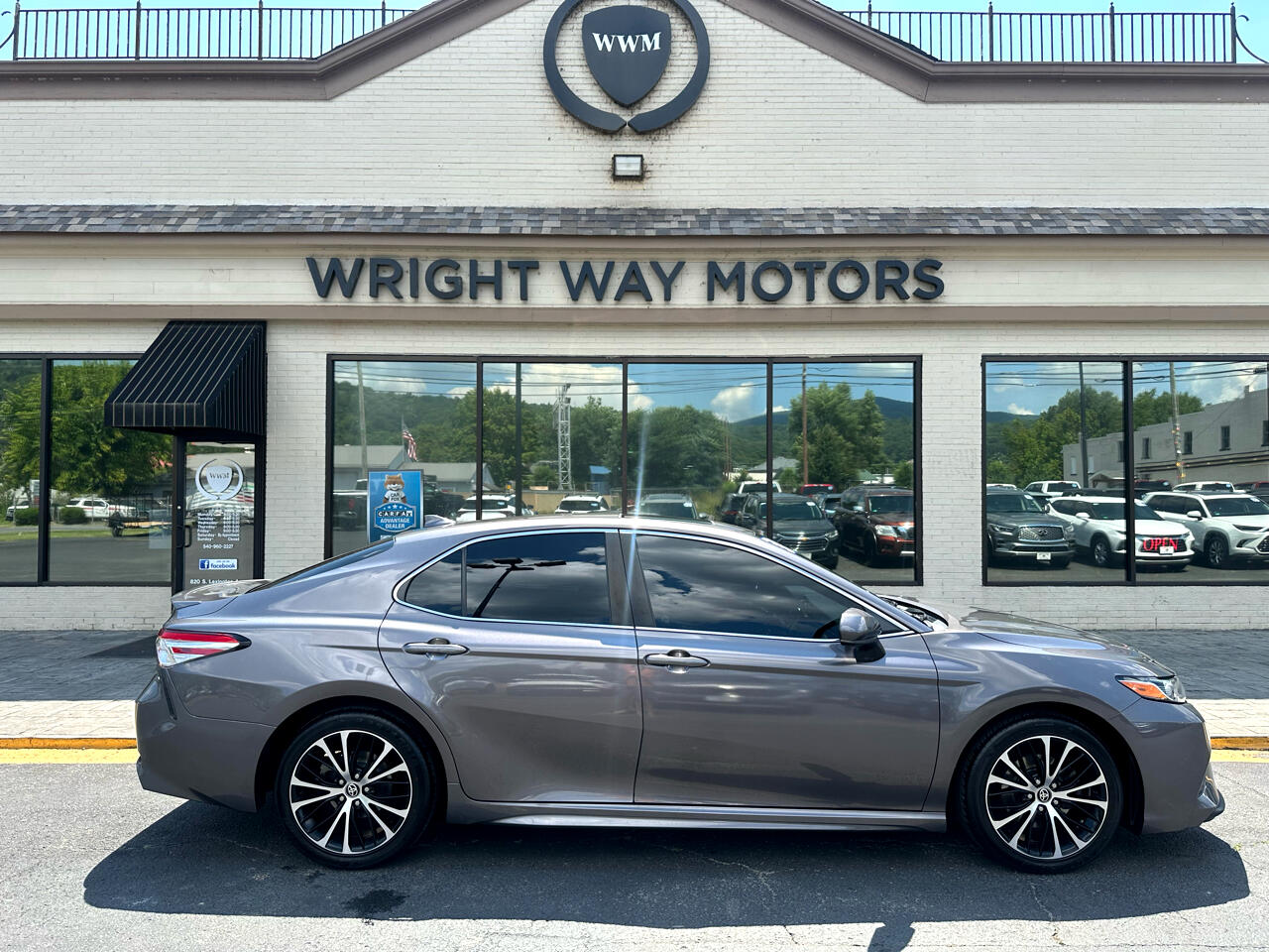 2020 Toyota Camry SE photo 2