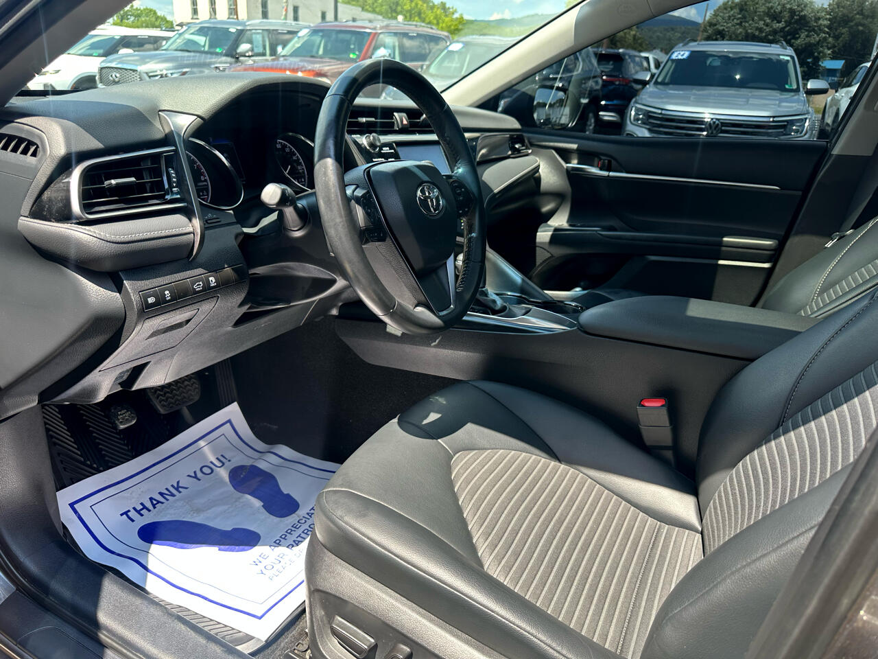 2020 Toyota Camry SE photo 8