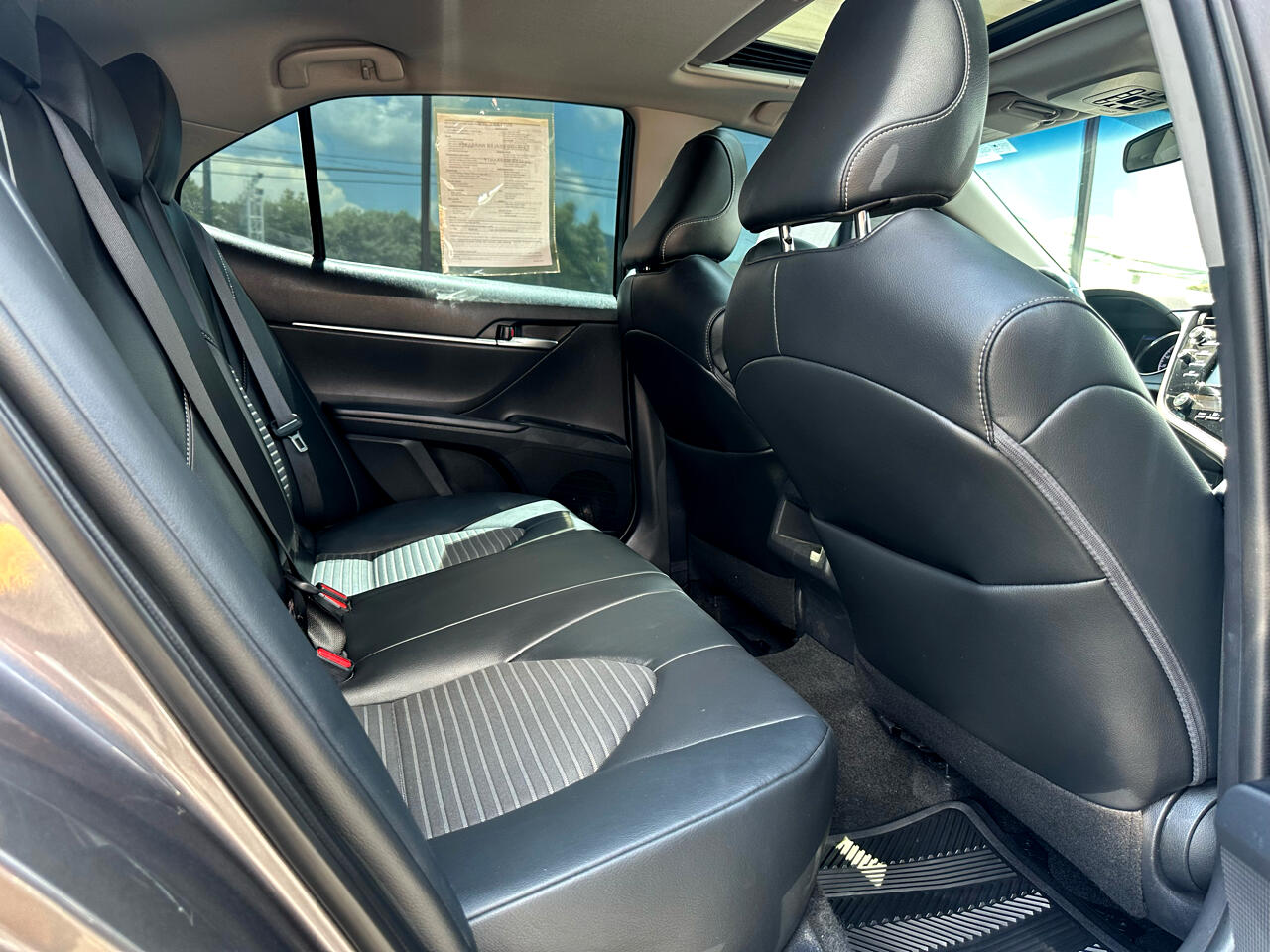 2020 Toyota Camry SE photo 10
