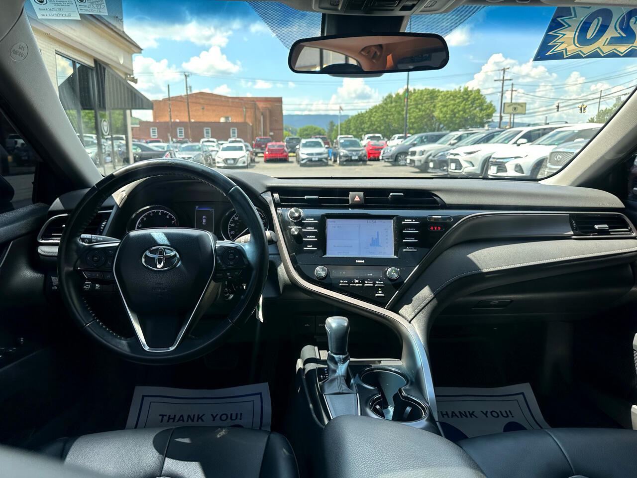 2020 Toyota Camry SE photo 13
