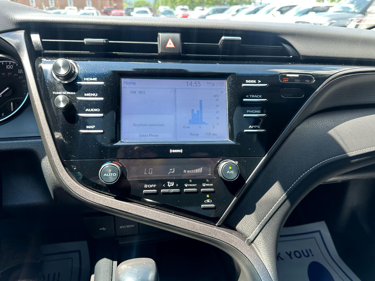 2020 Toyota Camry SE photo 14
