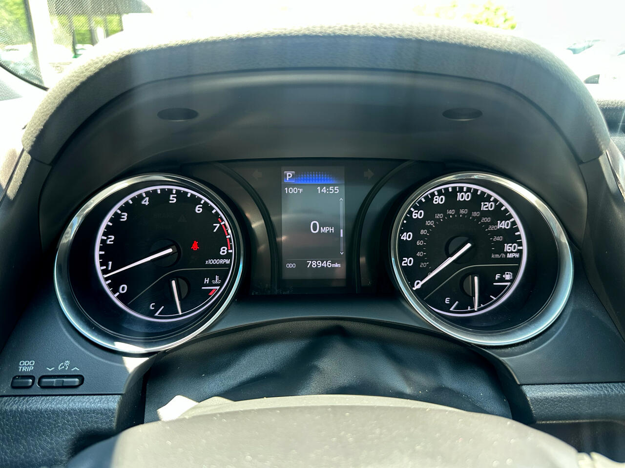 2020 Toyota Camry SE photo 16