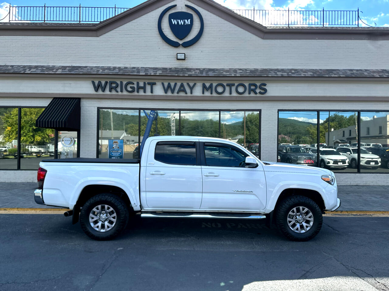 2018 Toyota Tacoma SR5 Double Cab V6 photo 2
