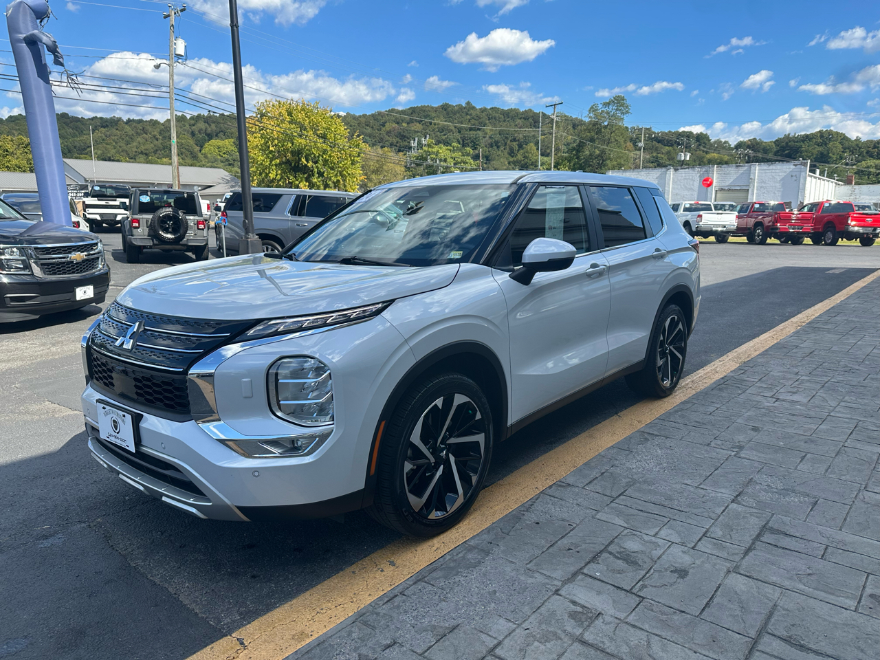 2024 Mitsubishi Outlander SE Black Edition S-AWC photo 3