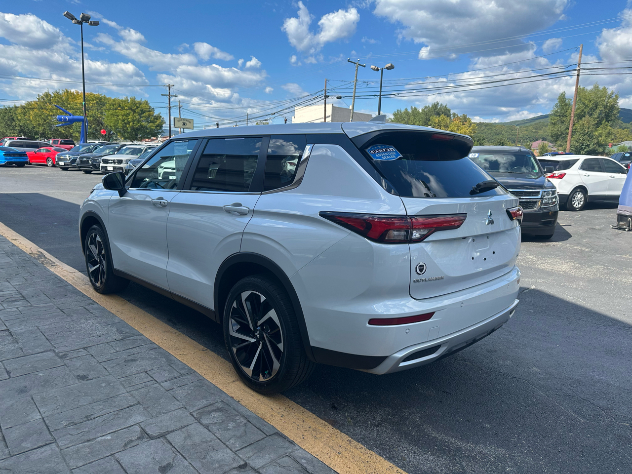 2024 Mitsubishi Outlander SE Black Edition S-AWC photo 4