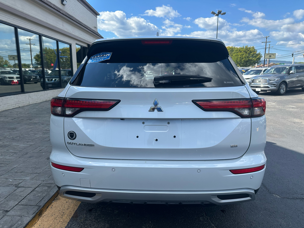 2024 Mitsubishi Outlander SE Black Edition S-AWC photo 6