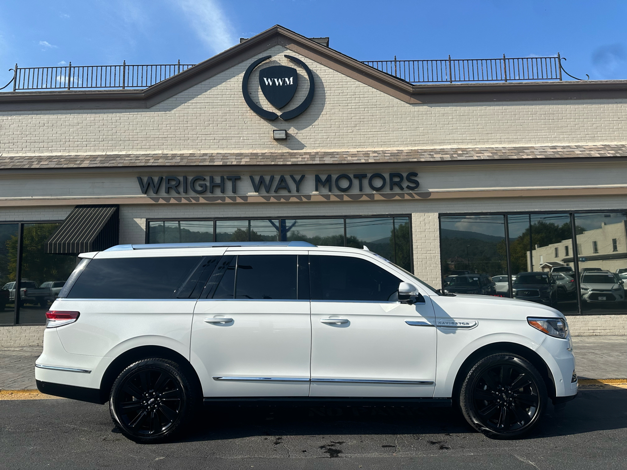 2024 Lincoln Navigator L Reserve photo 2