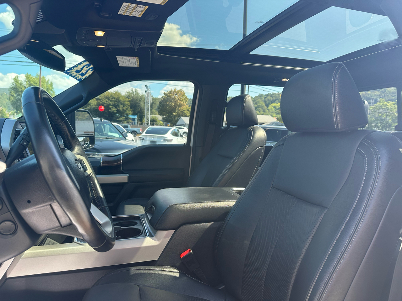 2022 Ford F-250 Lariat photo 11