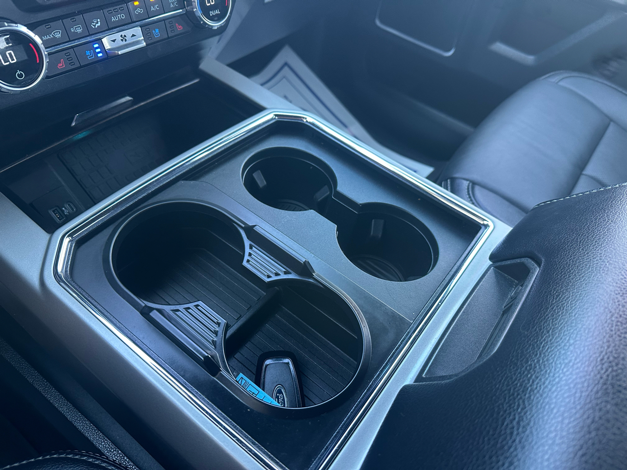 2022 Ford F-250 Lariat photo 18