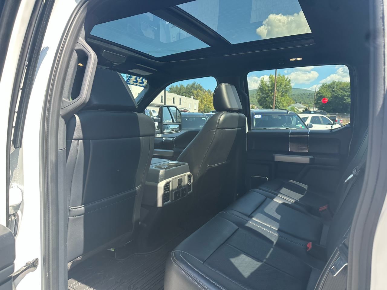 2022 Ford F-250 Lariat photo 21