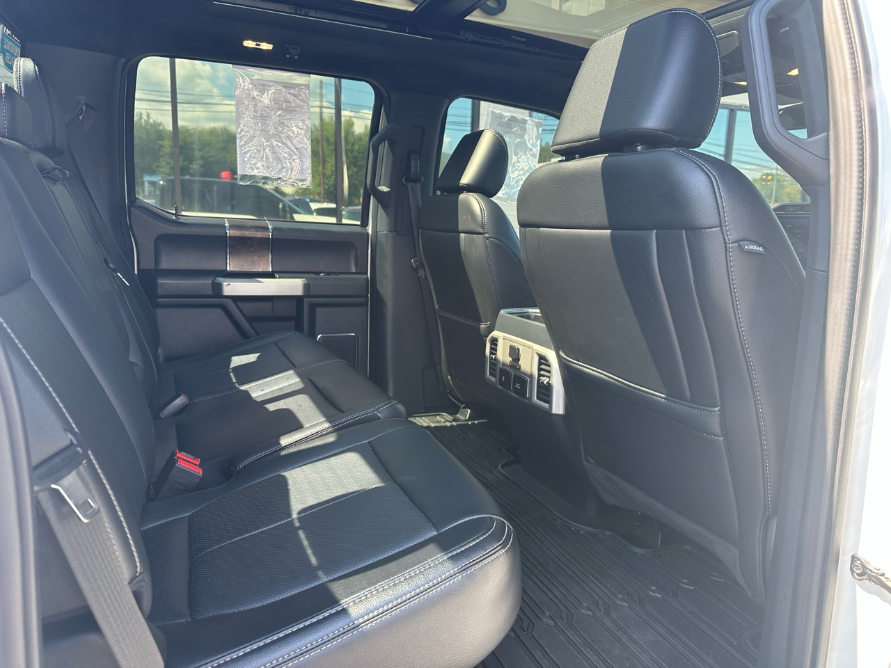 2022 Ford F-250 Lariat photo 22