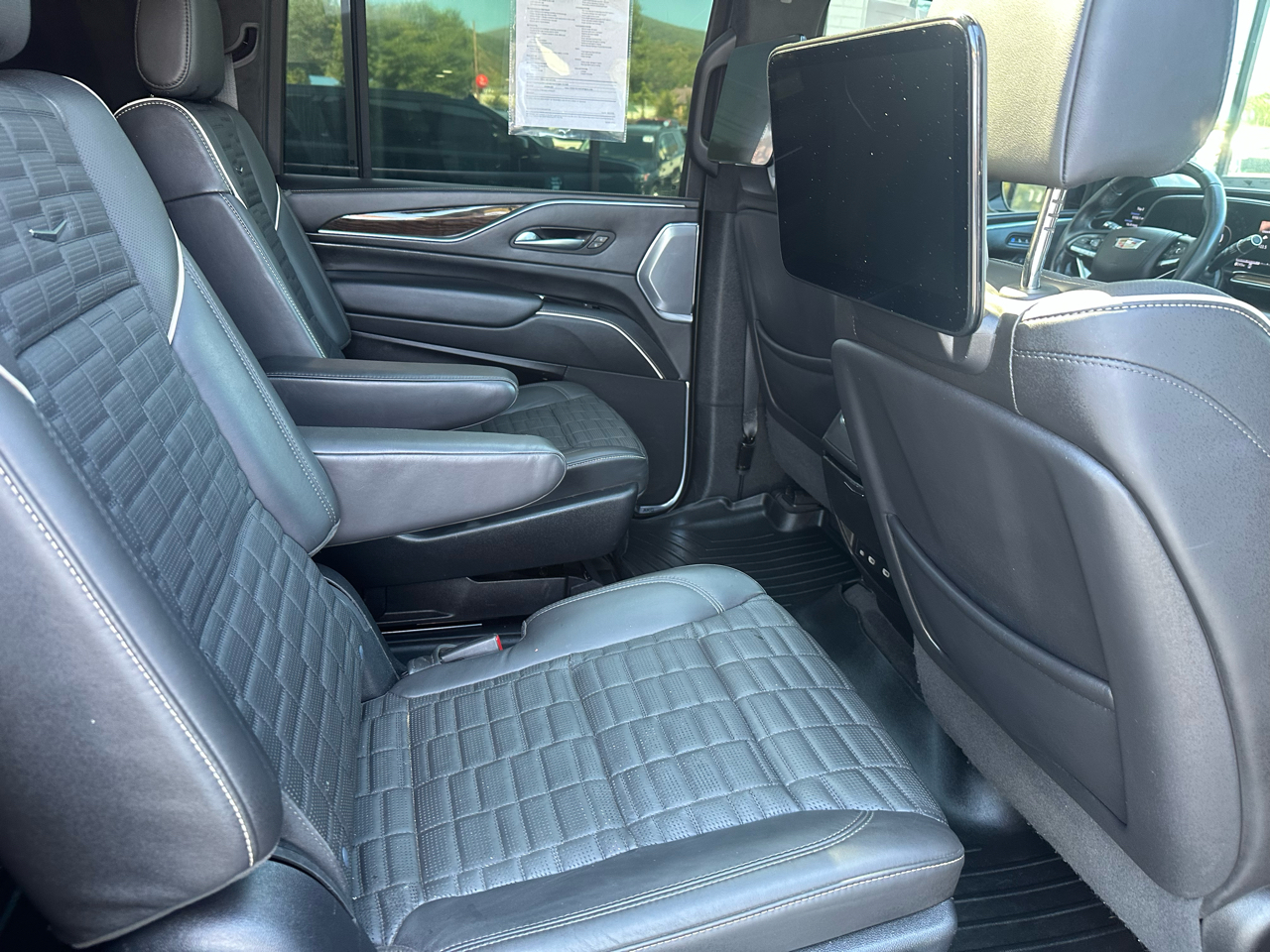 2023 Cadillac Escalade ESV Sport Platinum photo 19