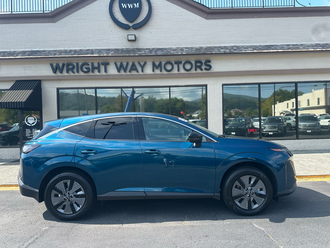 2025 Nissan Murano SL photo 2