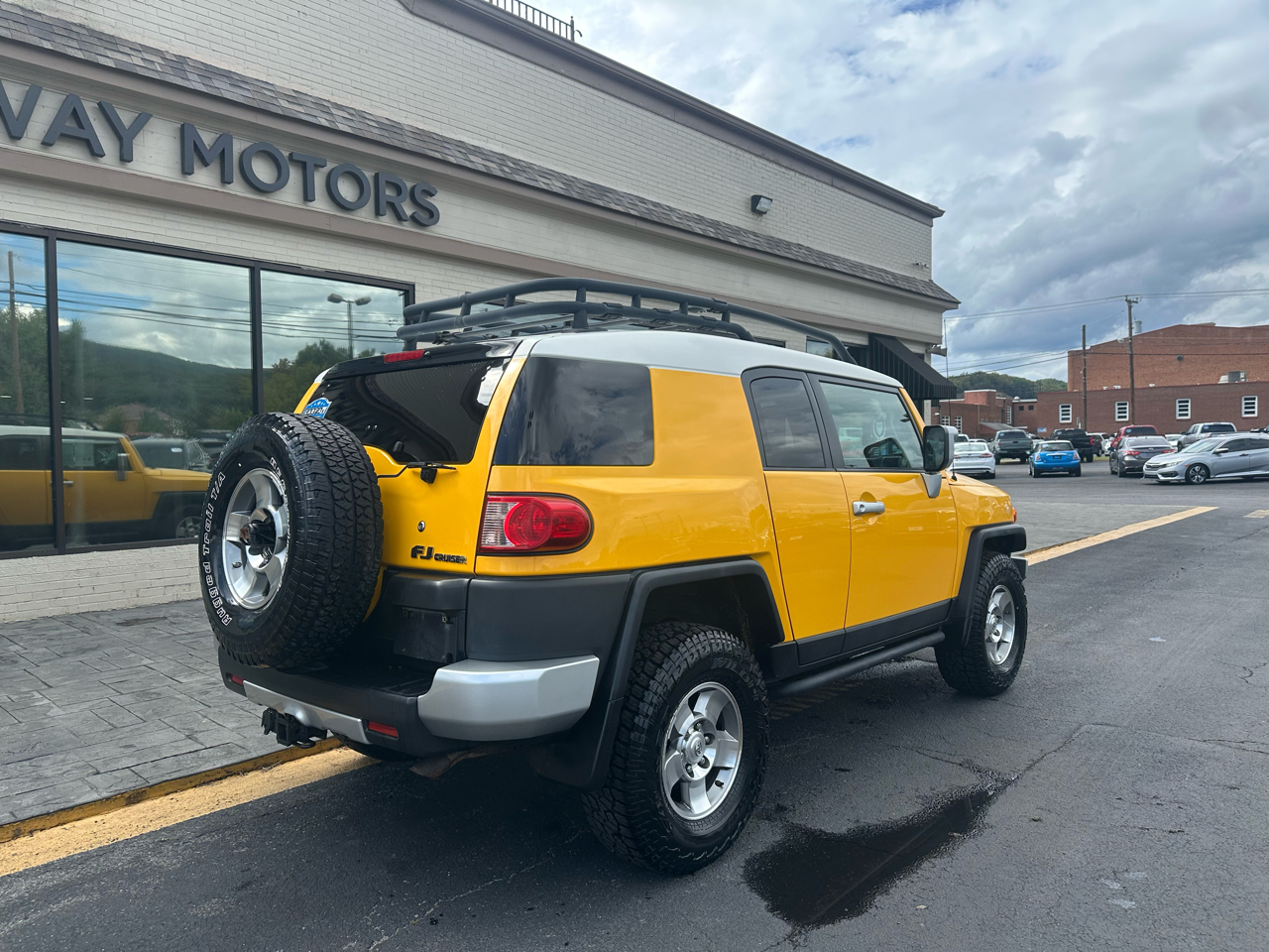 2010 Toyota FJ Cruiser Base photo 2