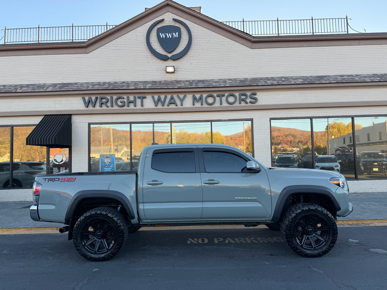 2022 Toyota Tacoma TRD Double Cab photo 2