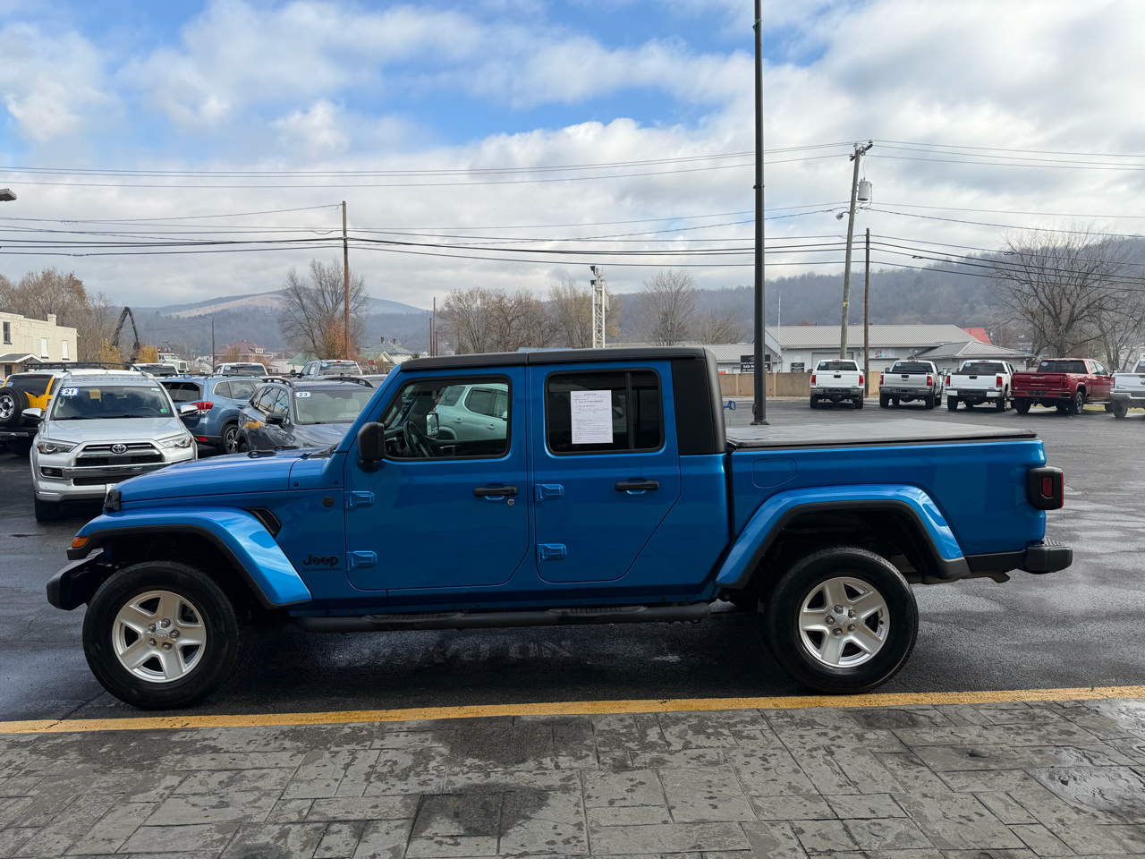 2022 Jeep Gladiator Sport S photo 2