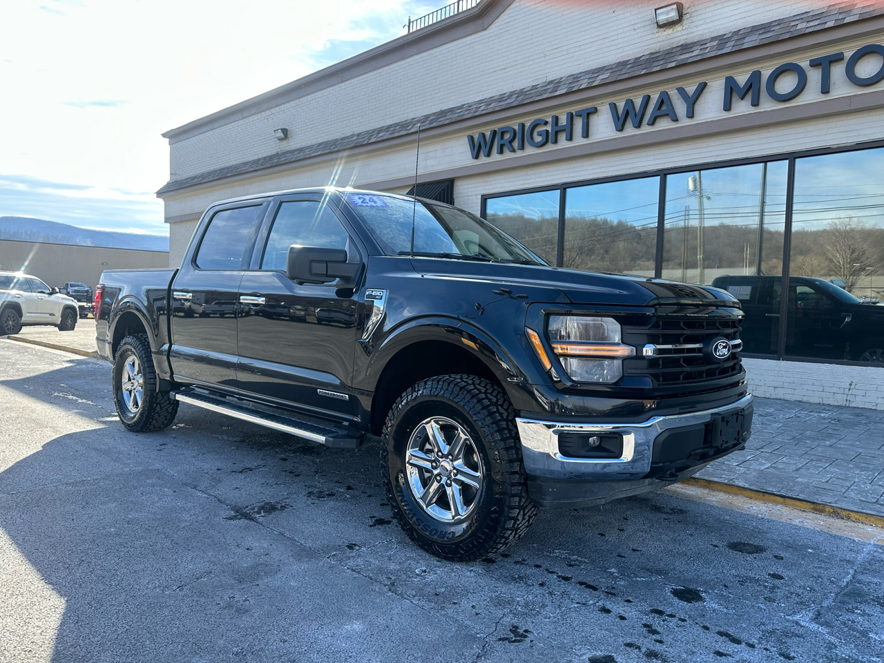 2024 Ford F-150 XLT 4WD SUPERCREW 5.5' BO
