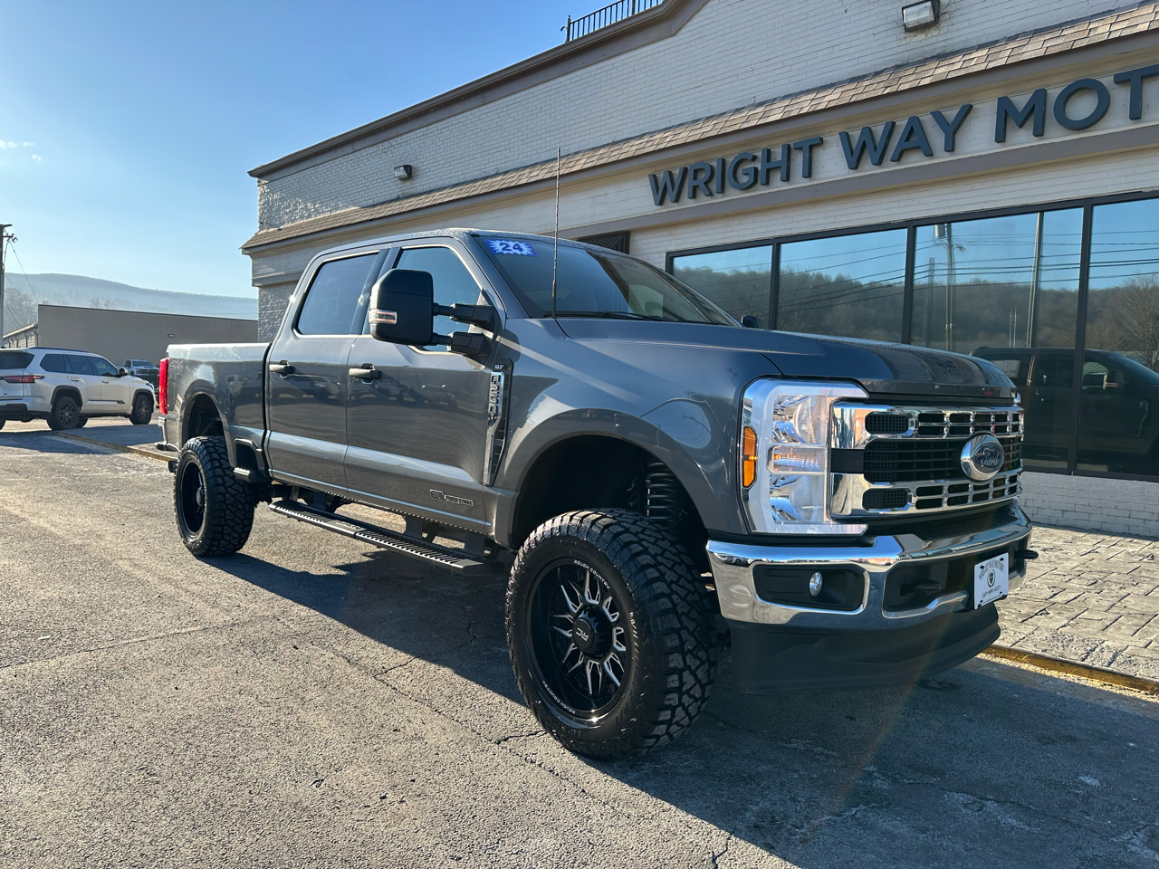 2024 Ford F-250 SD XLT 4WD CREW CAB 6.75' BO