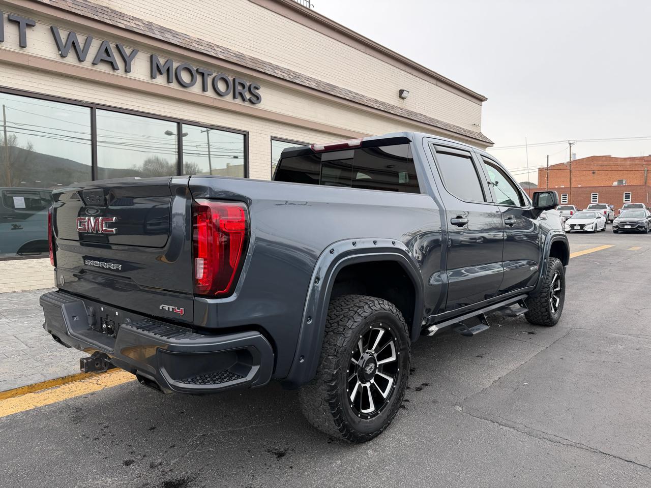 GMC Sierra 1500 4WD Crew Cab 147" AT4 2021