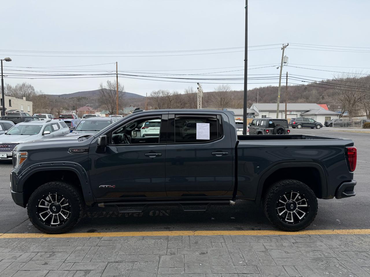 GMC Sierra 1500 4WD Crew Cab 147" AT4 2021