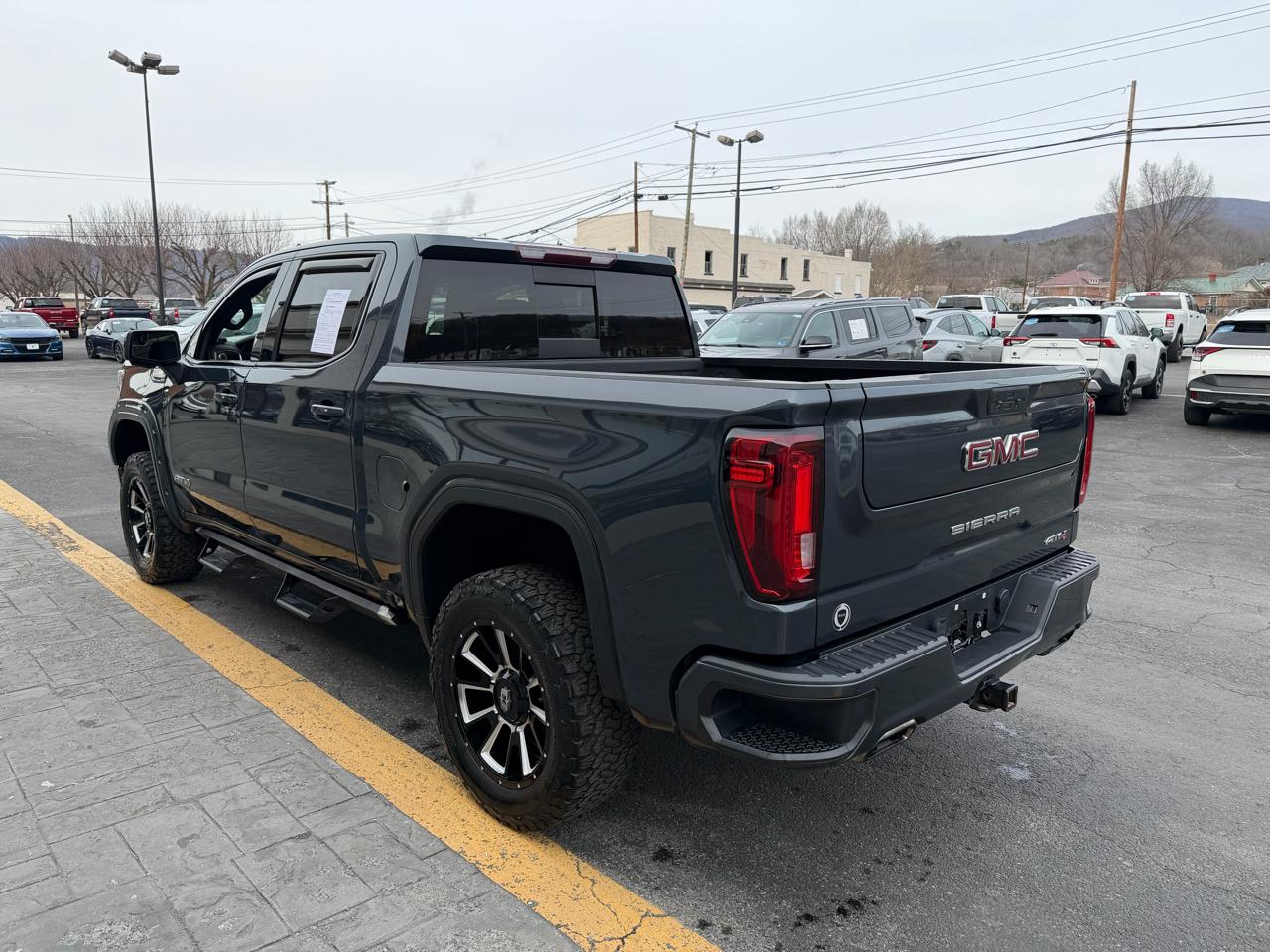 GMC Sierra 1500 4WD Crew Cab 147" AT4 2021