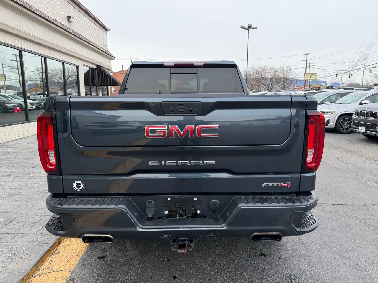 GMC Sierra 1500 4WD Crew Cab 147" AT4 2021