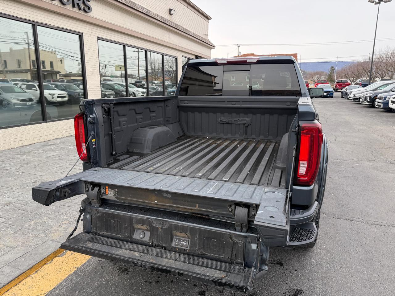 GMC Sierra 1500 4WD Crew Cab 147" AT4 2021