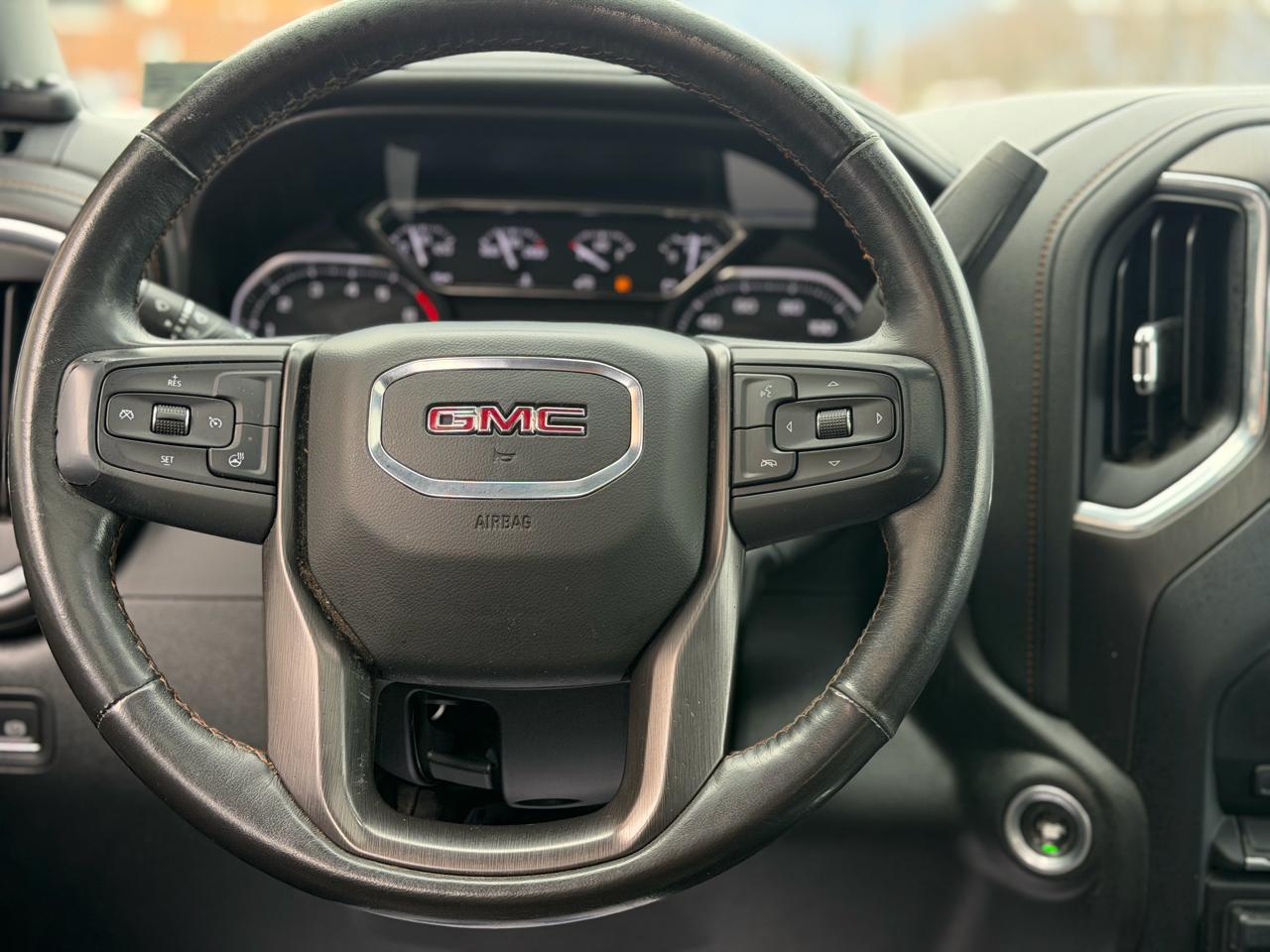 GMC Sierra 1500 4WD Crew Cab 147" AT4 2021